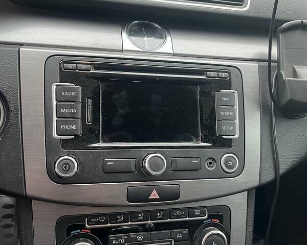 Синий Фольксваген Пассат, объемом двигателя 2 л и пробегом 246 тыс. км за 9500 $, фото 12 на Automoto.ua