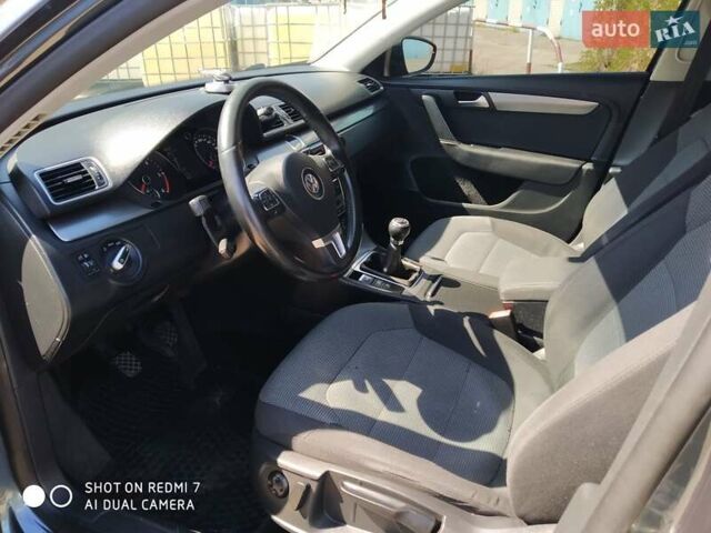 Синий Фольксваген Пассат, объемом двигателя 1.6 л и пробегом 355 тыс. км за 8250 $, фото 8 на Automoto.ua