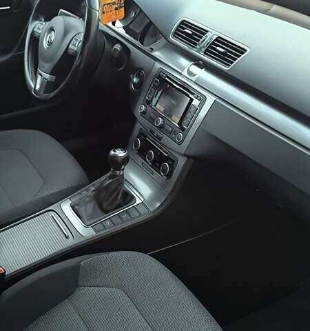 Синий Фольксваген Пассат, объемом двигателя 1.97 л и пробегом 280 тыс. км за 8850 $, фото 6 на Automoto.ua