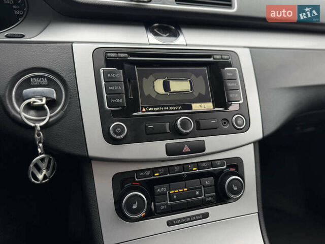Синій Фольксваген Пассат, об'ємом двигуна 2 л та пробігом 330 тис. км за 8990 $, фото 15 на Automoto.ua