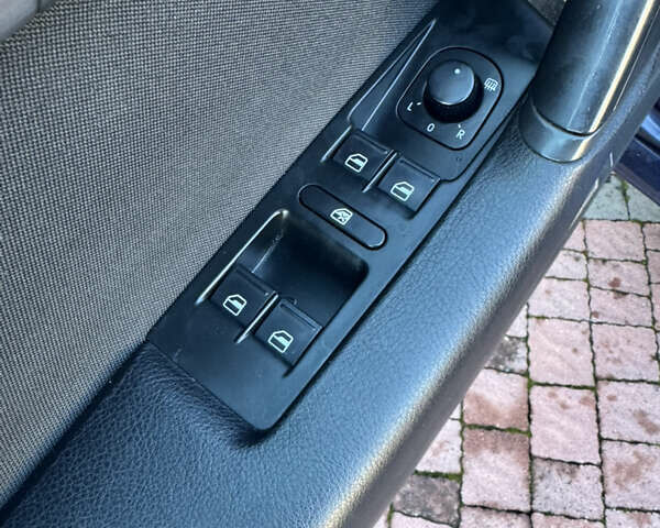 Синий Фольксваген Пассат, объемом двигателя 1.97 л и пробегом 280 тыс. км за 8700 $, фото 7 на Automoto.ua