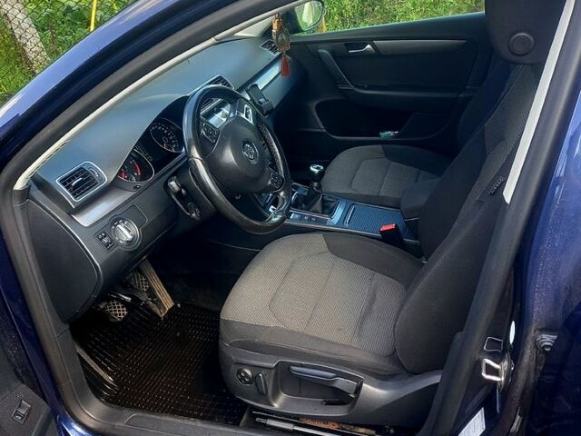 Синий Фольксваген Пассат, объемом двигателя 1.6 л и пробегом 323 тыс. км за 9850 $, фото 1 на Automoto.ua