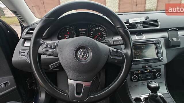 Синій Фольксваген Пассат, об'ємом двигуна 1.97 л та пробігом 275 тис. км за 9000 $, фото 3 на Automoto.ua