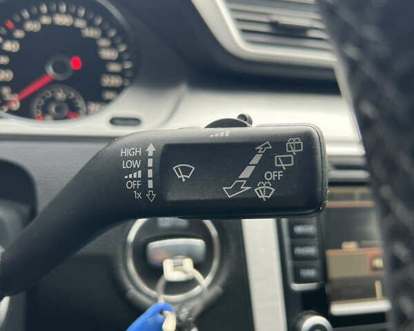 Синий Фольксваген Пассат, объемом двигателя 2 л и пробегом 263 тыс. км за 10599 $, фото 30 на Automoto.ua