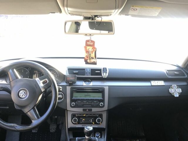 Синий Фольксваген Пассат, объемом двигателя 2 л и пробегом 285 тыс. км за 7800 $, фото 8 на Automoto.ua