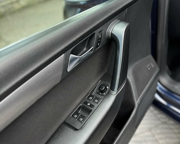 Синий Фольксваген Пассат, объемом двигателя 1.97 л и пробегом 285 тыс. км за 12200 $, фото 22 на Automoto.ua