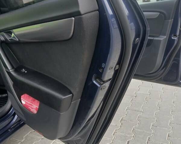 Синий Фольксваген Пассат, объемом двигателя 2 л и пробегом 300 тыс. км за 8700 $, фото 10 на Automoto.ua