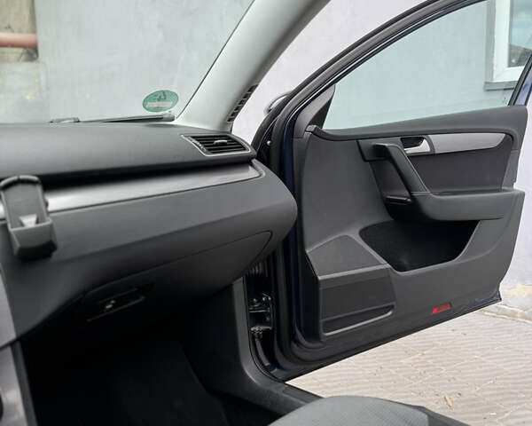 Синий Фольксваген Пассат, объемом двигателя 1.97 л и пробегом 285 тыс. км за 12200 $, фото 27 на Automoto.ua