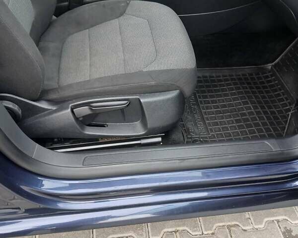 Синий Фольксваген Пассат, объемом двигателя 2 л и пробегом 300 тыс. км за 8700 $, фото 6 на Automoto.ua