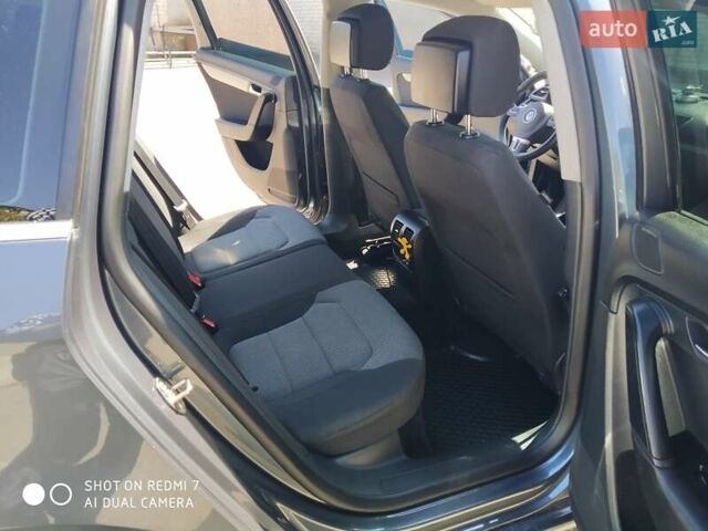 Синий Фольксваген Пассат, объемом двигателя 1.6 л и пробегом 355 тыс. км за 8250 $, фото 10 на Automoto.ua