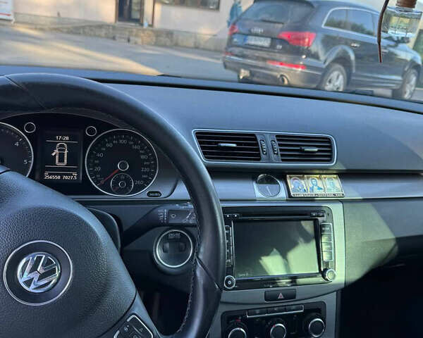 Синий Фольксваген Пассат, объемом двигателя 1.97 л и пробегом 266 тыс. км за 9199 $, фото 5 на Automoto.ua