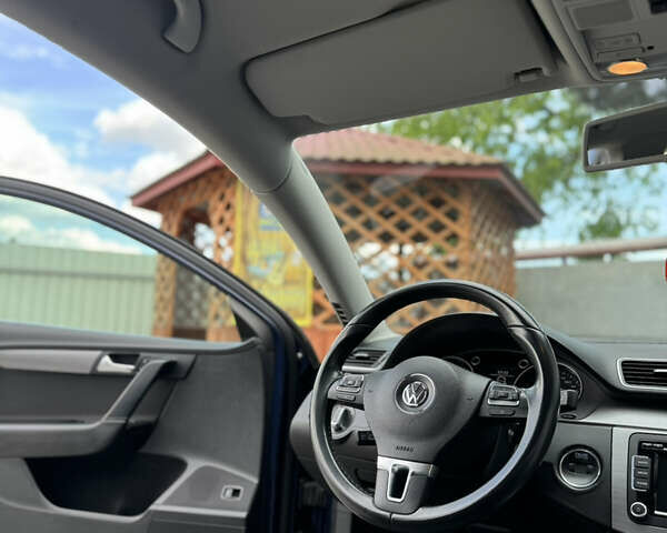 Синий Фольксваген Пассат, объемом двигателя 1.97 л и пробегом 285 тыс. км за 12200 $, фото 21 на Automoto.ua