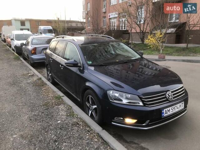 Синій Фольксваген Пассат, об'ємом двигуна 2 л та пробігом 270 тис. км за 11750 $, фото 4 на Automoto.ua