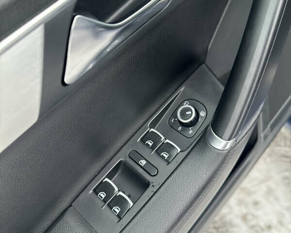 Синий Фольксваген Пассат, объемом двигателя 2 л и пробегом 225 тыс. км за 13299 $, фото 29 на Automoto.ua