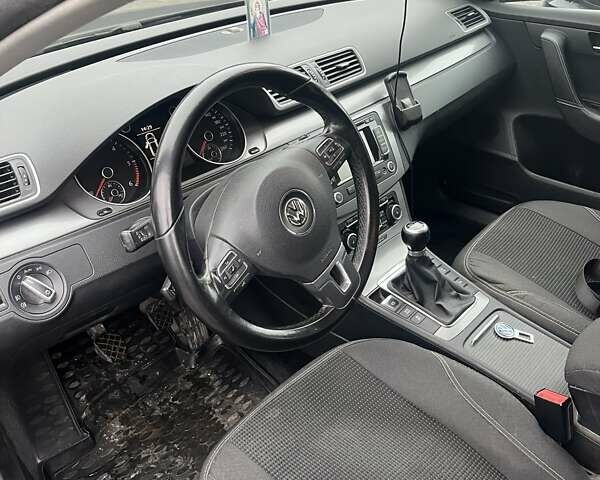 Синий Фольксваген Пассат, объемом двигателя 2 л и пробегом 246 тыс. км за 9500 $, фото 11 на Automoto.ua