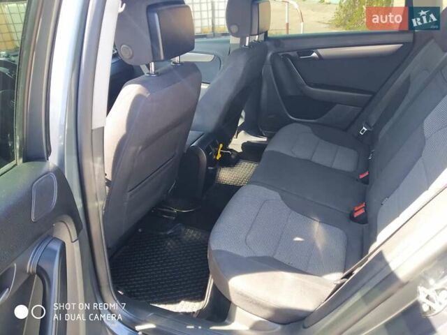 Синий Фольксваген Пассат, объемом двигателя 1.6 л и пробегом 355 тыс. км за 8250 $, фото 9 на Automoto.ua