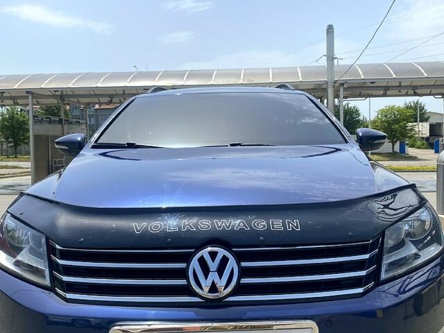 Синій Фольксваген Пассат, об'ємом двигуна 2 л та пробігом 265 тис. км за 9000 $, фото 1 на Automoto.ua