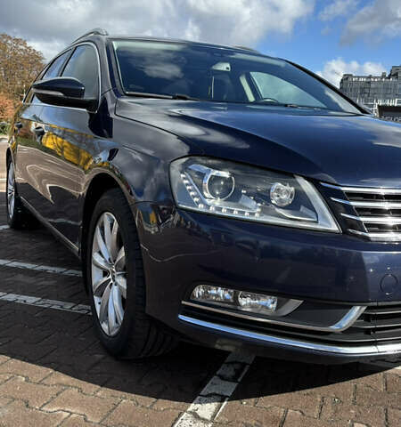 Синий Фольксваген Пассат, объемом двигателя 2 л и пробегом 256 тыс. км за 11800 $, фото 1 на Automoto.ua