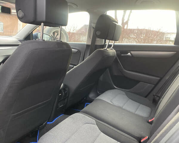 Синій Фольксваген Пассат, об'ємом двигуна 1.6 л та пробігом 262 тис. км за 8500 $, фото 7 на Automoto.ua