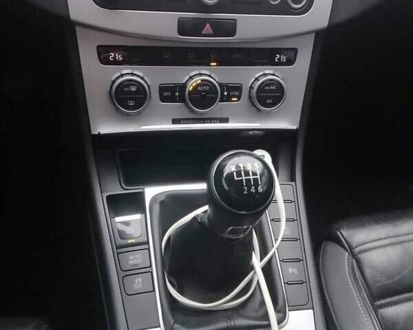 Синій Фольксваген Пассат, об'ємом двигуна 1.6 л та пробігом 285 тис. км за 10500 $, фото 7 на Automoto.ua