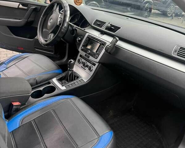 Синий Фольксваген Пассат, объемом двигателя 2 л и пробегом 247 тыс. км за 8700 $, фото 2 на Automoto.ua