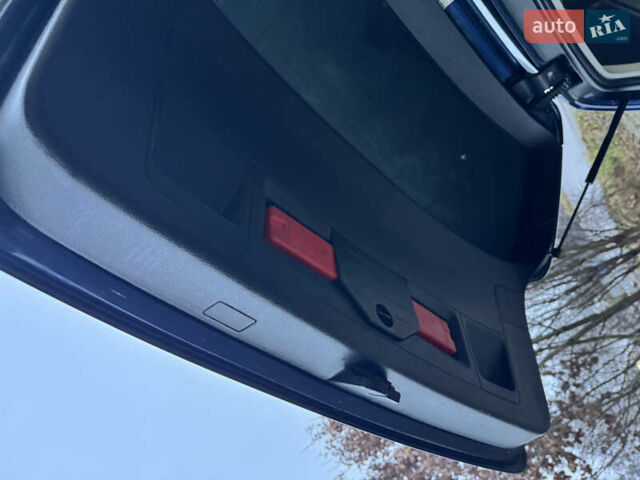 Синій Фольксваген Пассат, об'ємом двигуна 1.6 л та пробігом 292 тис. км за 9599 $, фото 25 на Automoto.ua