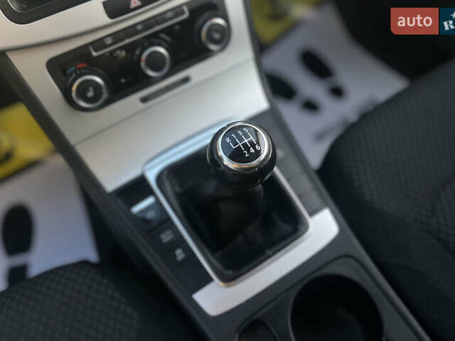 Синий Фольксваген Пассат, объемом двигателя 1.4 л и пробегом 208 тыс. км за 9450 $, фото 18 на Automoto.ua