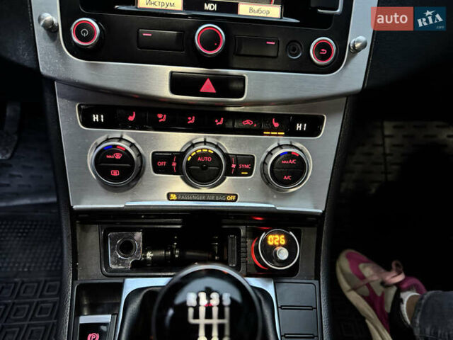 Синій Фольксваген Пассат, об'ємом двигуна 1.6 л та пробігом 292 тис. км за 9599 $, фото 20 на Automoto.ua