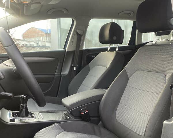 Синій Фольксваген Пассат, об'ємом двигуна 1.6 л та пробігом 262 тис. км за 8500 $, фото 9 на Automoto.ua