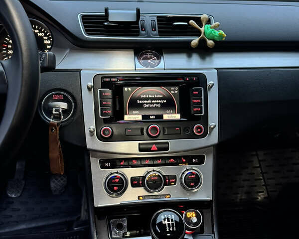 Синій Фольксваген Пассат, об'ємом двигуна 1.6 л та пробігом 292 тис. км за 9599 $, фото 18 на Automoto.ua