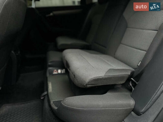 Синий Фольксваген Пассат, объемом двигателя 1.39 л и пробегом 202 тыс. км за 7250 $, фото 17 на Automoto.ua