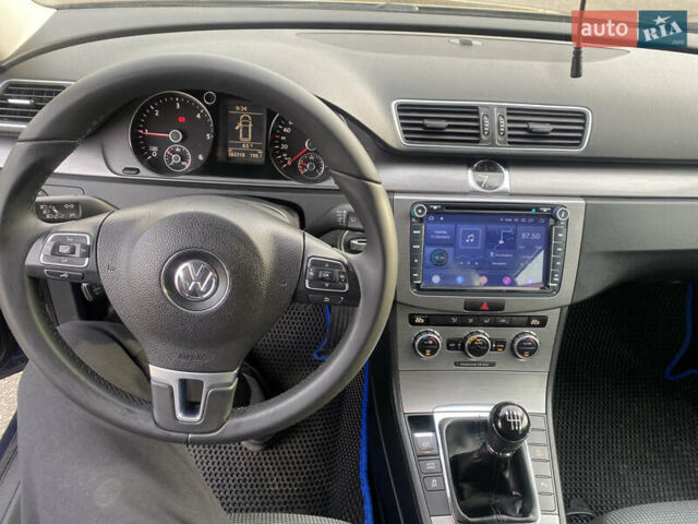 Синій Фольксваген Пассат, об'ємом двигуна 1.6 л та пробігом 262 тис. км за 8500 $, фото 11 на Automoto.ua