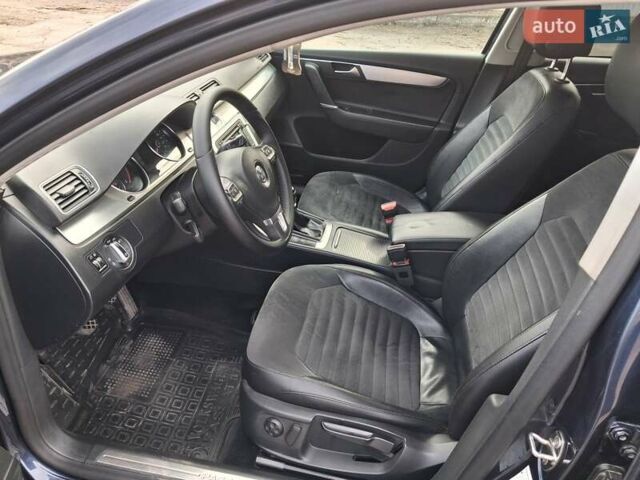 Синий Фольксваген Пассат, объемом двигателя 1.6 л и пробегом 282 тыс. км за 9500 $, фото 17 на Automoto.ua