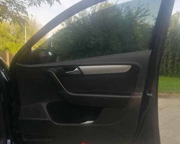 Синій Фольксваген Пассат, об'ємом двигуна 1.6 л та пробігом 285 тис. км за 10500 $, фото 27 на Automoto.ua