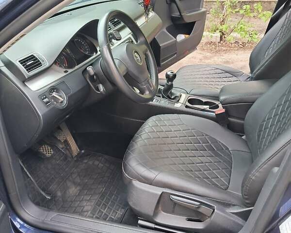 Синий Фольксваген Пассат, объемом двигателя 1.6 л и пробегом 284 тыс. км за 8500 $, фото 1 на Automoto.ua