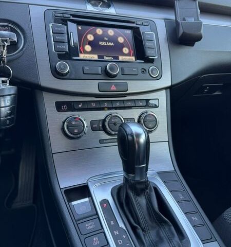 Синий Фольксваген Пассат, объемом двигателя 2 л и пробегом 216 тыс. км за 12150 $, фото 44 на Automoto.ua