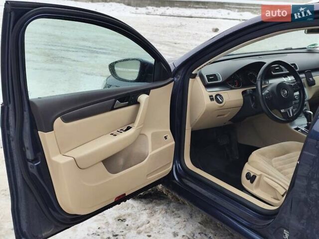 Синий Фольксваген Пассат, объемом двигателя 2 л и пробегом 245 тыс. км за 10999 $, фото 11 на Automoto.ua