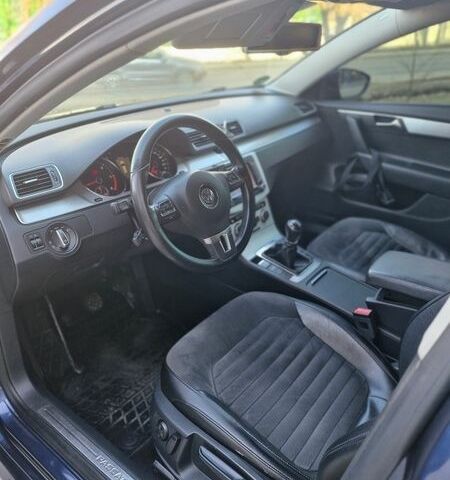 Синий Фольксваген Пассат, объемом двигателя 1.97 л и пробегом 288 тыс. км за 11700 $, фото 8 на Automoto.ua