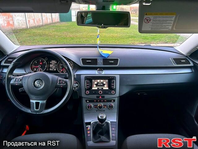 Синий Фольксваген Пассат, объемом двигателя 1.6 л и пробегом 275 тыс. км за 10000 $, фото 2 на Automoto.ua