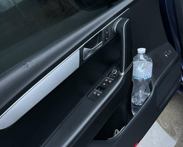 Синій Фольксваген Пассат, об'ємом двигуна 1.6 л та пробігом 292 тис. км за 9599 $, фото 15 на Automoto.ua