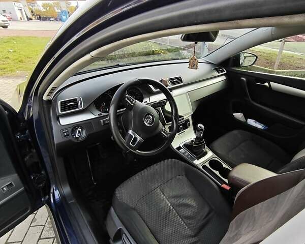 Фольксваген Пассат 2012 в Мукачеве на Automoto.ua Синий Фольксваген Пассат, объемом двигателя 1.6 л и пробегом 324 тыс. км за 7500 $, фото 6 на Automoto.ua