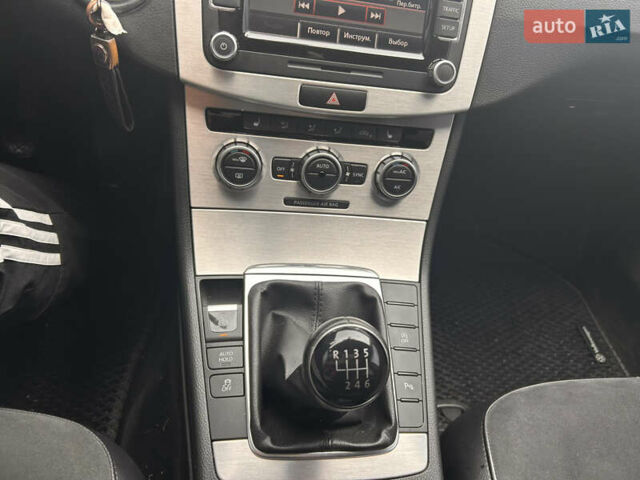 Синий Фольксваген Пассат, объемом двигателя 1.9 л и пробегом 176 тыс. км за 14500 $, фото 10 на Automoto.ua