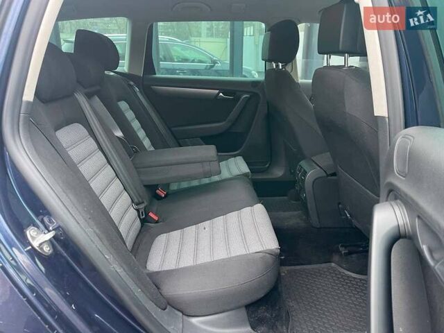 Синий Фольксваген Пассат, объемом двигателя 1.6 л и пробегом 235 тыс. км за 9990 $, фото 10 на Automoto.ua