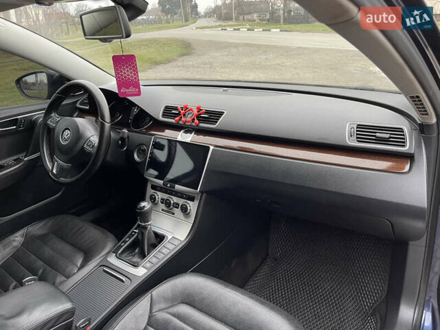 Синий Фольксваген Пассат, объемом двигателя 2 л и пробегом 330 тыс. км за 12300 $, фото 9 на Automoto.ua