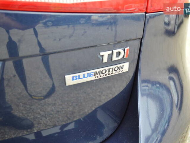 Синий Фольксваген Пассат, объемом двигателя 1.6 л и пробегом 248 тыс. км за 7800 $, фото 6 на Automoto.ua