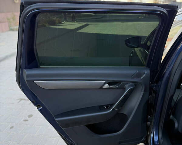 Синий Фольксваген Пассат, объемом двигателя 2 л и пробегом 264 тыс. км за 11099 $, фото 22 на Automoto.ua