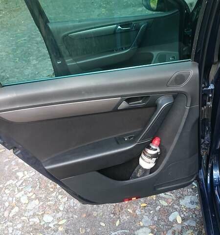 Синий Фольксваген Пассат, объемом двигателя 1.6 л и пробегом 233 тыс. км за 9500 $, фото 17 на Automoto.ua