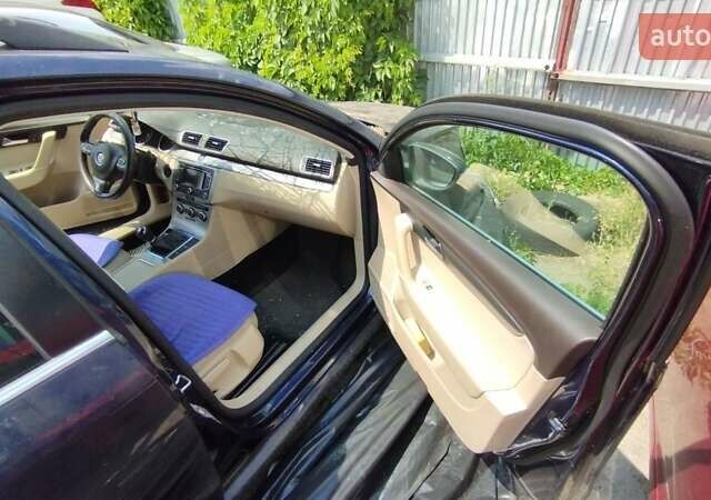 Синий Фольксваген Пассат, объемом двигателя 1.6 л и пробегом 220 тыс. км за 5800 $, фото 6 на Automoto.ua