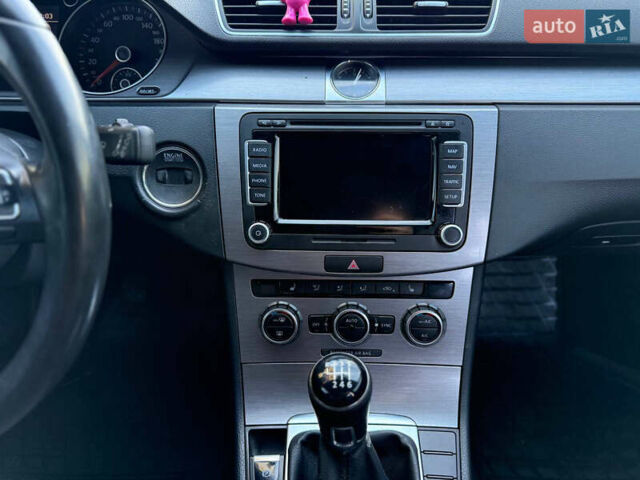 Синий Фольксваген Пассат, объемом двигателя 2 л и пробегом 264 тыс. км за 11099 $, фото 29 на Automoto.ua