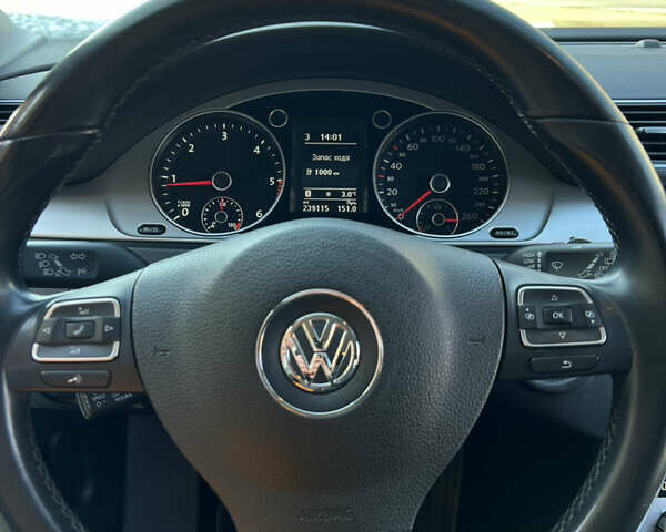 Синий Фольксваген Пассат, объемом двигателя 1.97 л и пробегом 239 тыс. км за 12100 $, фото 10 на Automoto.ua